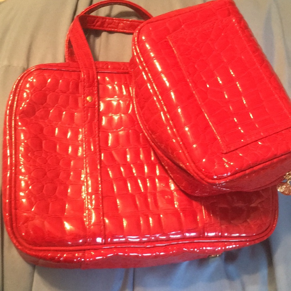 Large 2 piece cosmetic bags. Bath&BodyWorks red